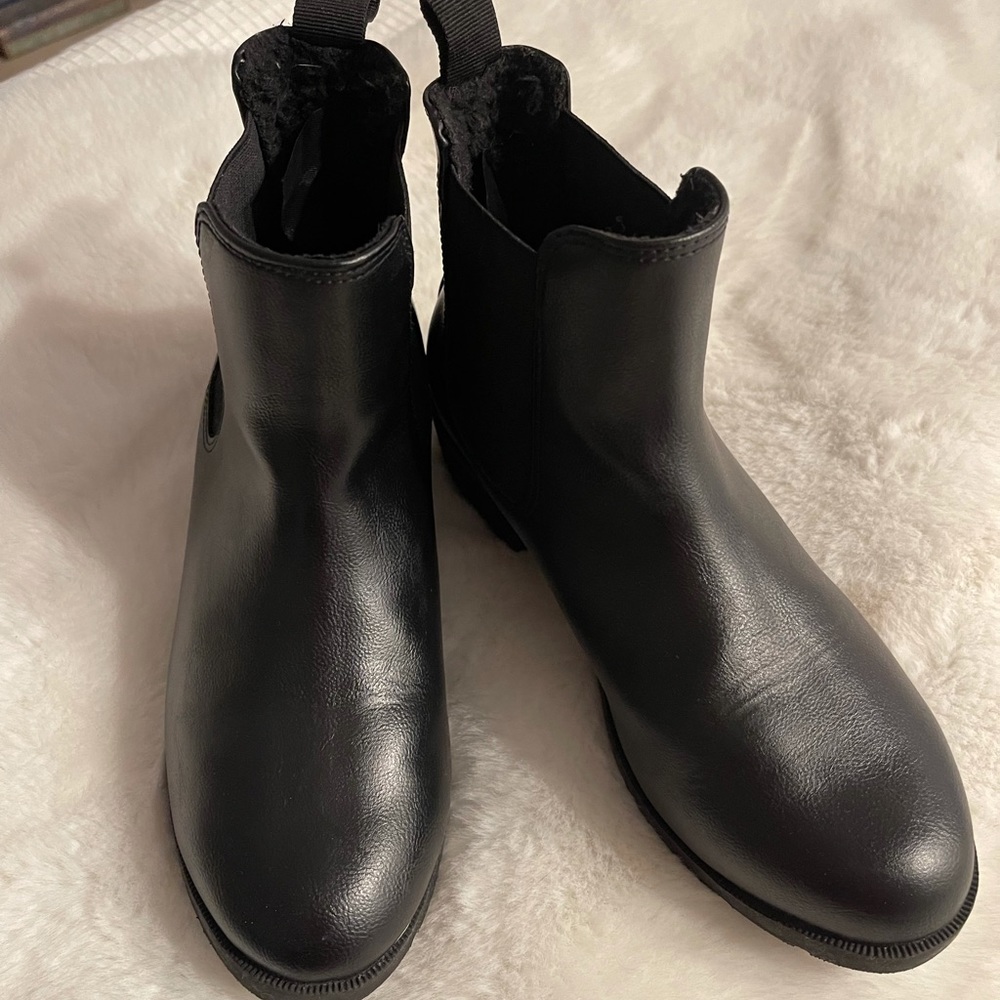 Girls NWOT size 5.5 H&M black slip on boots